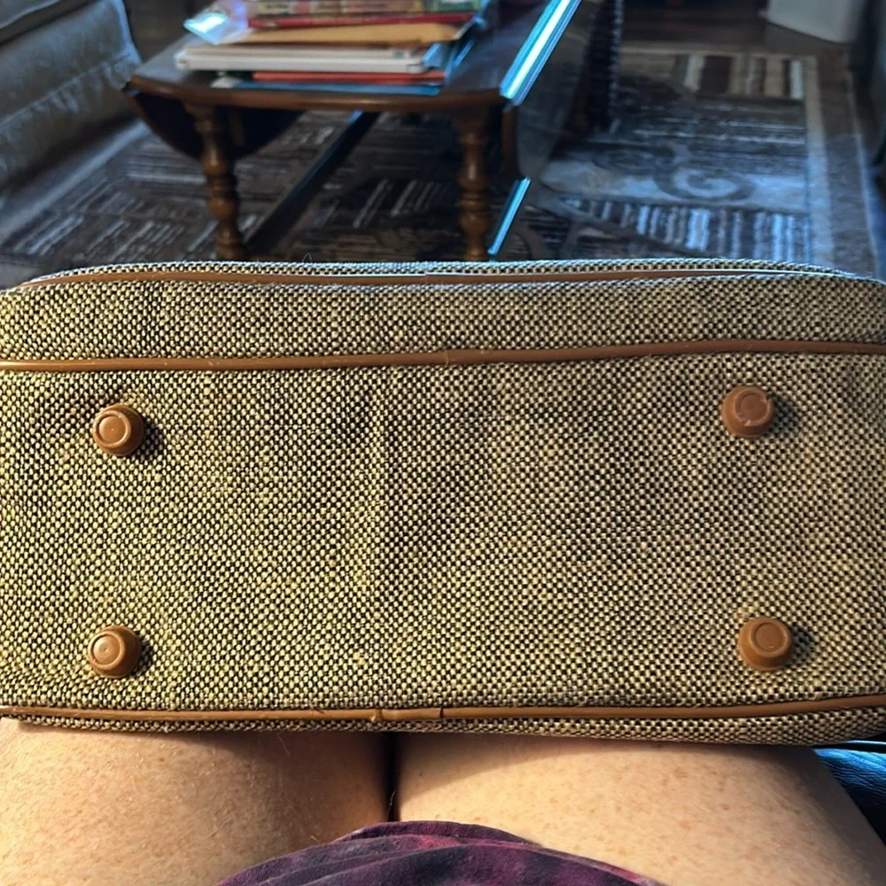 Like new vintage 1981, Samsonite carryon bag!